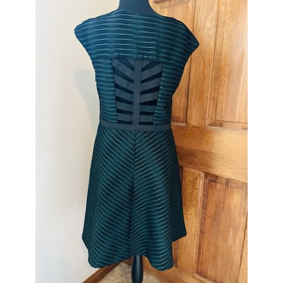 Betsy Johnson Green Black Fit Flare Dress Side Zipper Sz 12 Ladder Open Back - Picture 5 of 9